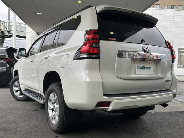 トヨタ ランドクルーザー プラド TX Lパッケージ 京都府 2020(令2)年 1.6万km ホワイトパールクリスタルシャイン ワンオーナー　/黒本革シート　/純正８インチＳＤナビ　/フルセグＴＶ　/CD/DVD再生機能/Bluetooth/禁煙　/ＬＤＡ　/ＰＣＳ　/ルーフレール　/レーダークルーズコントロール/４ＷＤ　/ダウンヒルアシストコントロール/センターデフロック/パーキングアシスト/ＬＥＤヘッドライト/ウィンカーミラー/オートライト/オートマチックハイビーム/パワーシート　/電動格納サードシート　/シートヒーター　/エアシート　/フルフラットシート/ベンチシート/純正17インチＡＷ/ステアリングスイッチ/Wエアバッグ/カーテンエアバッグ/前後社外ドライブレコーダー(TZ-D205W)