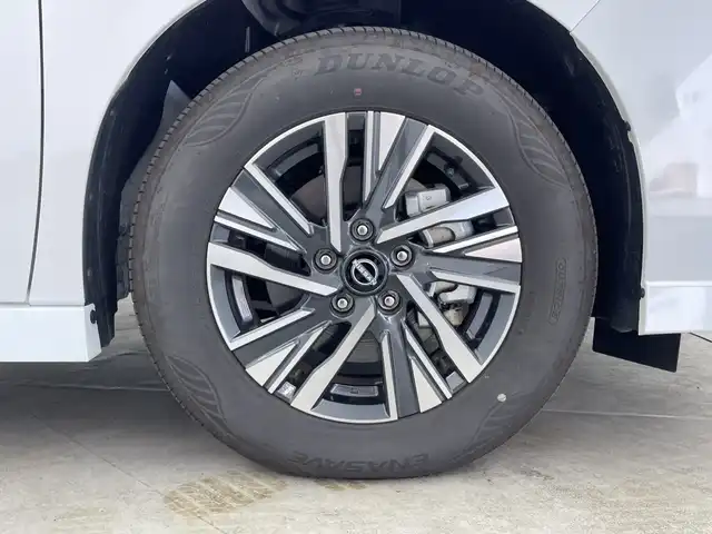 日産 セレナ e－パワー ハイウェイスター V 群馬県 2024(令6)年 0.8万km プリズムホワイト 純正１２．３型ナビ　全周囲カメラ　プロパイロット　置くだけ充電　両側電動スライドドア　ＢＳＭ　デジタルインナーミラー　レーンキープアシスト　オートマチックハイビーム　ＥＴＣ２．０　ＬＥＤ　禁煙車