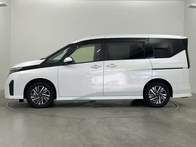 日産 セレナ e－パワー ハイウェイスター V 群馬県 2024(令6)年 0.8万km プリズムホワイト 純正１２．３型ナビ　全周囲カメラ　プロパイロット　置くだけ充電　両側電動スライドドア　ＢＳＭ　デジタルインナーミラー　レーンキープアシスト　オートマチックハイビーム　ＥＴＣ２．０　ＬＥＤ　禁煙車