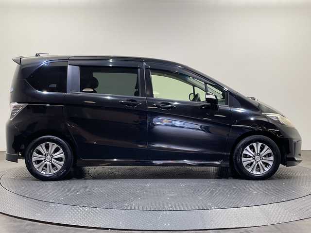 ホンダ フリード Gエアロ 愛媛県 2013(平25)年 9.2万km プレミアムスパークルブラックパール 社外ナビ/Bluetooth/フルセグ/バックカメラ/両側電動スライドドア/LEDヘッドライト/オートライト/ドライブレコーダー/ETC/ステアリングスイッチ/純正15インチアルミ/盗難防止装置/純正フロアマット/電動格納ミラー/スマートキー