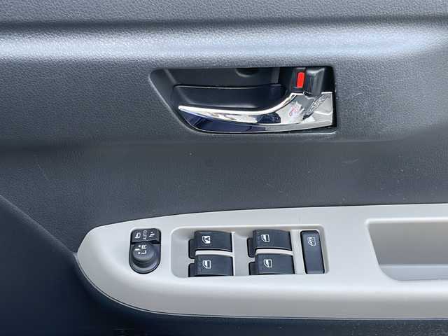 トヨタ パッソ モーダ　Gパッケージ 長野県 2017(平29)年 5.6万km ブラックマイカメタリック/ダークエメラルドマイカ 2トーン ・純正7インチメモリーナビゲーション/CD ワンセグTV Bluetooth/・バックカメラ/・ビルトインETC/・スマートアシスト/・アイドリングストップ/・横滑り防止装置/・純正14インチアルミホイール/・ウィンカーミラー/・電動格納ミラー/・LEDヘッドライト/・オートライト/・ステアリングリモコン/・スマートキー/・エンジンプッシュスタート