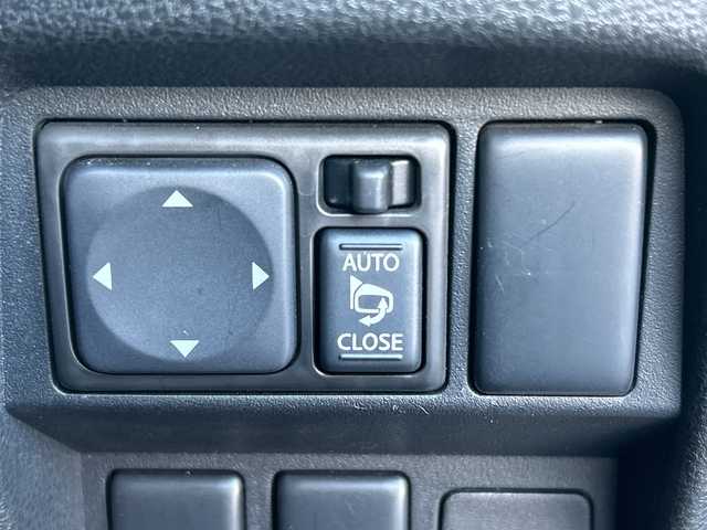 日産 ジューク 15RX 秋田県 2010(平22)年 5.5万km サファイアブラック ・純正ナビ /・Bluetooth /・バックカメラ /・ETC /・ABS /・オートライト /・純正アルミホイール /・純正フロアマット /・DVD