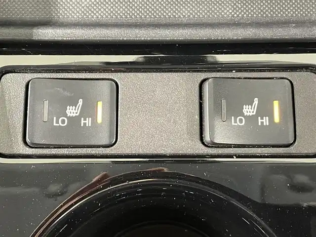 トヨタ プリウス A ツーリングセレクション 愛知県 2019(平31)年 8.5万km ホワイトパールクリスタルシャイン 純正11.6インチナビ/トヨタセーフティセンス/ETC2.0/バックモニター/クルーズコントロール/ブラインドスポットモニター/パワーシートD席/Bluetooth/コーナーセンサー/レーンキープアシスト/レーンディパーチャーアラート/パーキングサポートブレーキ/オートハイビーム/プッシュスタート/USB接続/LEDヘッドライト/スマートキー/スペアキー/純正フロアマット/純正アルミホイール/オートライト