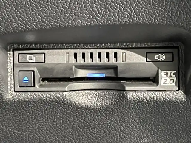 トヨタ プリウス A ツーリングセレクション 愛知県 2019(平31)年 8.5万km ホワイトパールクリスタルシャイン 純正11.6インチナビ/トヨタセーフティセンス/ETC2.0/バックモニター/クルーズコントロール/ブラインドスポットモニター/パワーシートD席/Bluetooth/コーナーセンサー/レーンキープアシスト/レーンディパーチャーアラート/パーキングサポートブレーキ/オートハイビーム/プッシュスタート/USB接続/LEDヘッドライト/スマートキー/スペアキー/純正フロアマット/純正アルミホイール/オートライト