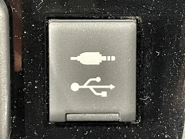 トヨタ プリウス A ツーリングセレクション 愛知県 2019(平31)年 8.5万km ホワイトパールクリスタルシャイン 純正11.6インチナビ/トヨタセーフティセンス/ETC2.0/バックモニター/クルーズコントロール/ブラインドスポットモニター/パワーシートD席/Bluetooth/コーナーセンサー/レーンキープアシスト/レーンディパーチャーアラート/パーキングサポートブレーキ/オートハイビーム/プッシュスタート/USB接続/LEDヘッドライト/スマートキー/スペアキー/純正フロアマット/純正アルミホイール/オートライト