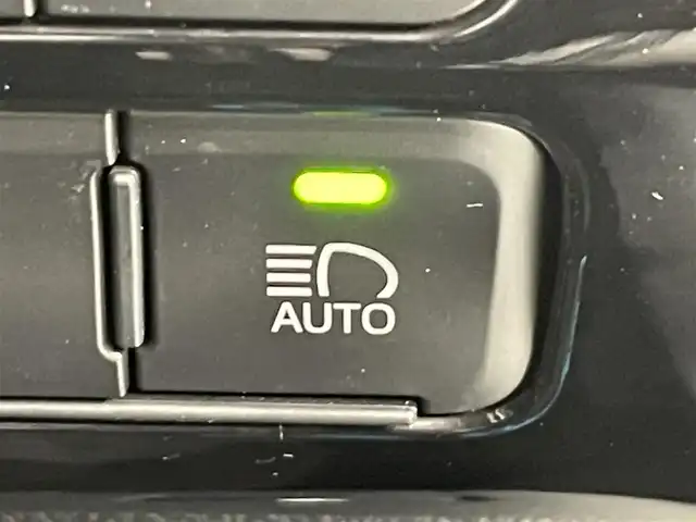 トヨタ プリウス A ツーリングセレクション 愛知県 2019(平31)年 8.5万km ホワイトパールクリスタルシャイン 純正11.6インチナビ/トヨタセーフティセンス/ETC2.0/バックモニター/クルーズコントロール/ブラインドスポットモニター/パワーシートD席/Bluetooth/コーナーセンサー/レーンキープアシスト/レーンディパーチャーアラート/パーキングサポートブレーキ/オートハイビーム/プッシュスタート/USB接続/LEDヘッドライト/スマートキー/スペアキー/純正フロアマット/純正アルミホイール/オートライト