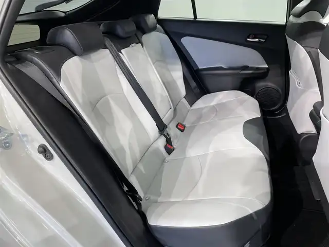 トヨタ プリウス A ツーリングセレクション 愛知県 2019(平31)年 8.5万km ホワイトパールクリスタルシャイン 純正11.6インチナビ/トヨタセーフティセンス/ETC2.0/バックモニター/クルーズコントロール/ブラインドスポットモニター/パワーシートD席/Bluetooth/コーナーセンサー/レーンキープアシスト/レーンディパーチャーアラート/パーキングサポートブレーキ/オートハイビーム/プッシュスタート/USB接続/LEDヘッドライト/スマートキー/スペアキー/純正フロアマット/純正アルミホイール/オートライト