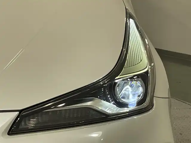 トヨタ プリウス A ツーリングセレクション 愛知県 2019(平31)年 8.5万km ホワイトパールクリスタルシャイン 純正11.6インチナビ/トヨタセーフティセンス/ETC2.0/バックモニター/クルーズコントロール/ブラインドスポットモニター/パワーシートD席/Bluetooth/コーナーセンサー/レーンキープアシスト/レーンディパーチャーアラート/パーキングサポートブレーキ/オートハイビーム/プッシュスタート/USB接続/LEDヘッドライト/スマートキー/スペアキー/純正フロアマット/純正アルミホイール/オートライト