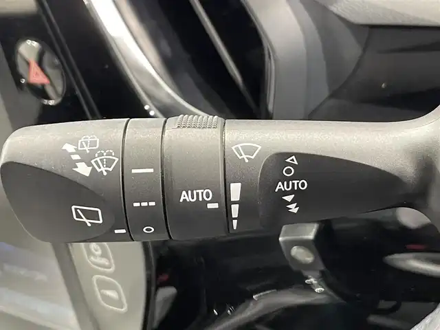 トヨタ プリウス A ツーリングセレクション 愛知県 2019(平31)年 8.5万km ホワイトパールクリスタルシャイン 純正11.6インチナビ/トヨタセーフティセンス/ETC2.0/バックモニター/クルーズコントロール/ブラインドスポットモニター/パワーシートD席/Bluetooth/コーナーセンサー/レーンキープアシスト/レーンディパーチャーアラート/パーキングサポートブレーキ/オートハイビーム/プッシュスタート/USB接続/LEDヘッドライト/スマートキー/スペアキー/純正フロアマット/純正アルミホイール/オートライト