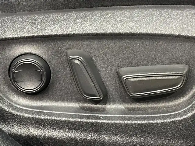 トヨタ プリウス A ツーリングセレクション 愛知県 2019(平31)年 8.5万km ホワイトパールクリスタルシャイン 純正11.6インチナビ/トヨタセーフティセンス/ETC2.0/バックモニター/クルーズコントロール/ブラインドスポットモニター/パワーシートD席/Bluetooth/コーナーセンサー/レーンキープアシスト/レーンディパーチャーアラート/パーキングサポートブレーキ/オートハイビーム/プッシュスタート/USB接続/LEDヘッドライト/スマートキー/スペアキー/純正フロアマット/純正アルミホイール/オートライト