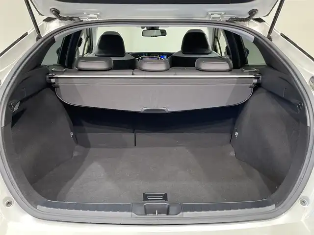 トヨタ プリウス A ツーリングセレクション 愛知県 2019(平31)年 8.5万km ホワイトパールクリスタルシャイン 純正11.6インチナビ/トヨタセーフティセンス/ETC2.0/バックモニター/クルーズコントロール/ブラインドスポットモニター/パワーシートD席/Bluetooth/コーナーセンサー/レーンキープアシスト/レーンディパーチャーアラート/パーキングサポートブレーキ/オートハイビーム/プッシュスタート/USB接続/LEDヘッドライト/スマートキー/スペアキー/純正フロアマット/純正アルミホイール/オートライト