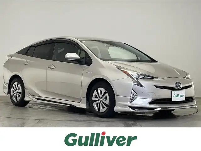トヨタ プリウス A 滋賀県 2016(平28)年 8.9万km スティールブロンドM 禁煙車/純正ナビ/（CD/DVD/SD/Bluetooth/フルセグTV）/バックカメラ/前方ドライブレコーダー/ビルトインETC/プリクラッシュセーフティー/レーンディパーチャーアラート/ブラインドスポットモニター/クリアランスソナー/パーキングアシスト/ふらつき警報/ヘッドアップディスプレイ/LEDヘッドライト/フォグランプ/オートヘッドライト/オートマチックハイビーム/革巻きステアリング/レーダークルーズコントロール/ステアリングリモコン/純正フロアマット