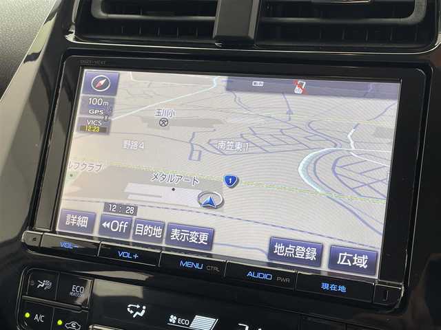 トヨタ プリウス A 滋賀県 2016(平28)年 8.9万km スティールブロンドM 禁煙車/純正ナビ/（CD/DVD/SD/Bluetooth/フルセグTV）/バックカメラ/前方ドライブレコーダー/ビルトインETC/プリクラッシュセーフティー/レーンディパーチャーアラート/ブラインドスポットモニター/クリアランスソナー/パーキングアシスト/ふらつき警報/ヘッドアップディスプレイ/LEDヘッドライト/フォグランプ/オートヘッドライト/オートマチックハイビーム/革巻きステアリング/レーダークルーズコントロール/ステアリングリモコン/純正フロアマット