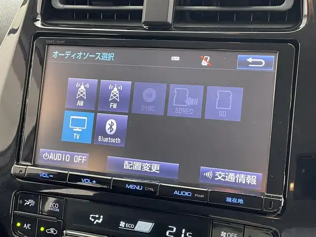 トヨタ プリウス A 滋賀県 2016(平28)年 8.9万km スティールブロンドM 禁煙車/純正ナビ/（CD/DVD/SD/Bluetooth/フルセグTV）/バックカメラ/前方ドライブレコーダー/ビルトインETC/プリクラッシュセーフティー/レーンディパーチャーアラート/ブラインドスポットモニター/クリアランスソナー/パーキングアシスト/ふらつき警報/ヘッドアップディスプレイ/LEDヘッドライト/フォグランプ/オートヘッドライト/オートマチックハイビーム/革巻きステアリング/レーダークルーズコントロール/ステアリングリモコン/純正フロアマット
