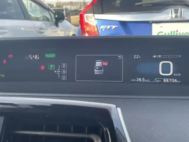 トヨタ プリウス A 滋賀県 2016(平28)年 8.9万km スティールブロンドM 禁煙車/純正ナビ/（CD/DVD/SD/Bluetooth/フルセグTV）/バックカメラ/前方ドライブレコーダー/ビルトインETC/プリクラッシュセーフティー/レーンディパーチャーアラート/ブラインドスポットモニター/クリアランスソナー/パーキングアシスト/ふらつき警報/ヘッドアップディスプレイ/LEDヘッドライト/フォグランプ/オートヘッドライト/オートマチックハイビーム/革巻きステアリング/レーダークルーズコントロール/ステアリングリモコン/純正フロアマット