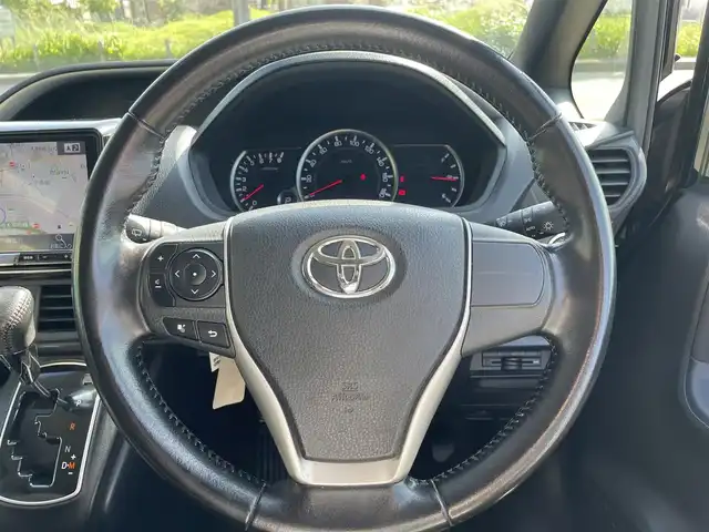 トヨタ ヴォクシー ZS 煌 福岡県 2015(平27)年 13.8万km ブラッキッシュアゲハガラスフレーク ALPINEナビ(TV/DVD/CD/BT)バックモニタABS両側パワースライドドア前後ドライブレコーダーETCUSB純正フロアマット純正アルミホイールプッシュスタートスマートキースペアキー×1