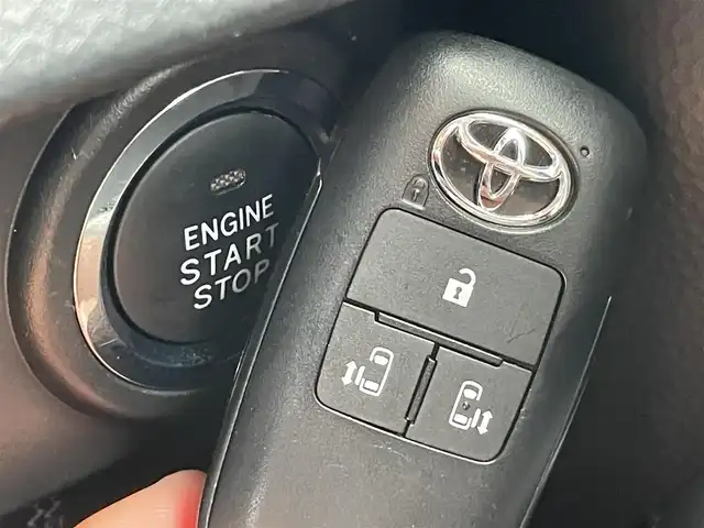 トヨタ ルーミー カスタムG 千葉県 2022(令4)年 2.8万km ブラックマイカメタリック 純正ナビ/バックカメラ/フルセグＴＶ/クルーズコントロール/ビルトインＥＴＣ/両側パワースライドドア/前席シートヒーター/コーナーセンサー/衝突被害軽減ブレーキ/オートライト/アイドリングストップ