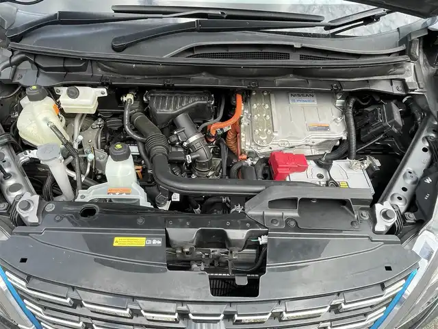 日産 セレナ e－パワー ハイウェイスター V 佐賀県 2020(令2)年 6.6万km ダークメタルグレー 7人乗り/プロパイロット/エマージェンシーブレーキ/インテリジェントクルーズコントロール/車線逸脱警報/車線逸脱防止支援/側方支援/後側方支援/前後ソナー/パーキングアシスト/純正10型SDナビ/・アラウンドビューカメラ/・フルセグTV/BT/CD/DVD/純正後席モニター/両側パワースライドドア/純正16インチAW/純正前方ドラレコ(DH5－D)/LEDヘッドライト/フォグランプ/オートライト/ETC/電動パーキングスイッチ/取扱説明書/保証書