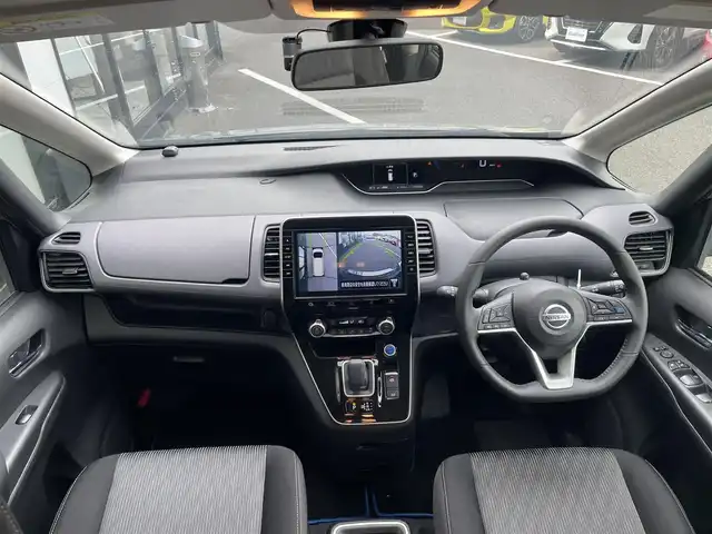 日産 セレナ e－パワー ハイウェイスター V 佐賀県 2020(令2)年 6.6万km ダークメタルグレー 7人乗り/プロパイロット/エマージェンシーブレーキ/インテリジェントクルーズコントロール/車線逸脱警報/車線逸脱防止支援/側方支援/後側方支援/前後ソナー/パーキングアシスト/純正10型SDナビ/・アラウンドビューカメラ/・フルセグTV/BT/CD/DVD/純正後席モニター/両側パワースライドドア/純正16インチAW/純正前方ドラレコ(DH5－D)/LEDヘッドライト/フォグランプ/オートライト/ETC/電動パーキングスイッチ/取扱説明書/保証書