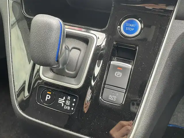 日産 セレナ e－パワー ハイウェイスター V 佐賀県 2020(令2)年 6.6万km ダークメタルグレー 7人乗り/プロパイロット/エマージェンシーブレーキ/インテリジェントクルーズコントロール/車線逸脱警報/車線逸脱防止支援/側方支援/後側方支援/前後ソナー/パーキングアシスト/純正10型SDナビ/・アラウンドビューカメラ/・フルセグTV/BT/CD/DVD/純正後席モニター/両側パワースライドドア/純正16インチAW/純正前方ドラレコ(DH5－D)/LEDヘッドライト/フォグランプ/オートライト/ETC/電動パーキングスイッチ/取扱説明書/保証書