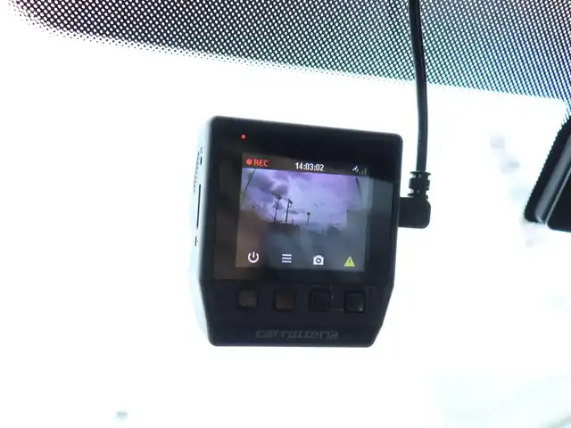 トヨタ ８６ G 神奈川県 2012(平24)年 5.7万km ライトニングレッド 6速マニュアル/ドラレコ/ETC/バックカメラ/社外メモリナビ/Buletoothオーディオ/DVD/CD/フルセグテレビ/純正16インチAW/純正フロアマット/純正ヘッドライト