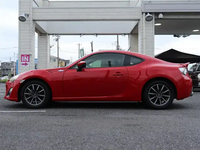 トヨタ ８６ G 神奈川県 2012(平24)年 5.7万km ライトニングレッド 6速マニュアル/ドラレコ/ETC/バックカメラ/社外メモリナビ/Buletoothオーディオ/DVD/CD/フルセグテレビ/純正16インチAW/純正フロアマット/純正ヘッドライト