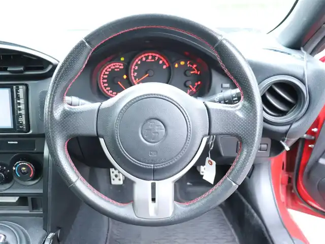 トヨタ ８６ G 神奈川県 2012(平24)年 5.7万km ライトニングレッド 6速マニュアル/ドラレコ/ETC/バックカメラ/社外メモリナビ/Buletoothオーディオ/DVD/CD/フルセグテレビ/純正16インチAW/純正フロアマット/純正ヘッドライト