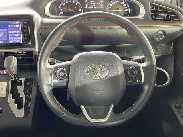 トヨタ シエンタ G クエロ 沖縄県 2017(平29)年 6.1万km クールボルドーガラスフレーク 県外仕入れ/禁煙車/両側パワースライド/純正ナビ/・ＣＤ／ＤＶＤ/・Ｂｌｕｅｔｏｏｔｈ／ワンセグＴＶ/バックカメラ/トヨタセーフティセンス/・レーンディパーチャー/・オートハイビーム/・プリクラクションセーフティー/ドライブレコーダー前/ビルトインＥＴＣ/ステアリングリモコン/LEDヘッドライト