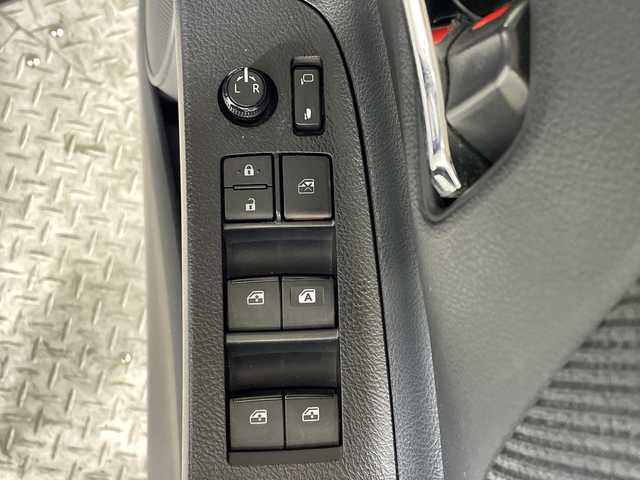 トヨタ シエンタ G クエロ 沖縄県 2017(平29)年 6.1万km クールボルドーガラスフレーク 県外仕入れ/禁煙車/両側パワースライド/純正ナビ/・ＣＤ／ＤＶＤ/・Ｂｌｕｅｔｏｏｔｈ／ワンセグＴＶ/バックカメラ/トヨタセーフティセンス/・レーンディパーチャー/・オートハイビーム/・プリクラクションセーフティー/ドライブレコーダー前/ビルトインＥＴＣ/ステアリングリモコン/LEDヘッドライト