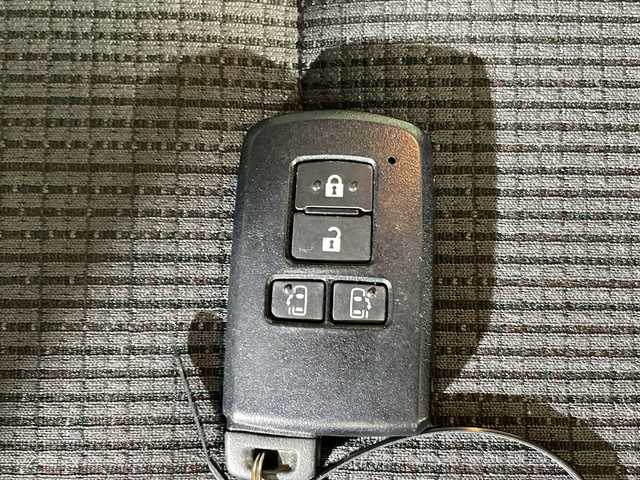 トヨタ シエンタ G クエロ 沖縄県 2017(平29)年 6.1万km クールボルドーガラスフレーク 県外仕入れ/禁煙車/両側パワースライド/純正ナビ/・ＣＤ／ＤＶＤ/・Ｂｌｕｅｔｏｏｔｈ／ワンセグＴＶ/バックカメラ/トヨタセーフティセンス/・レーンディパーチャー/・オートハイビーム/・プリクラクションセーフティー/ドライブレコーダー前/ビルトインＥＴＣ/ステアリングリモコン/LEDヘッドライト