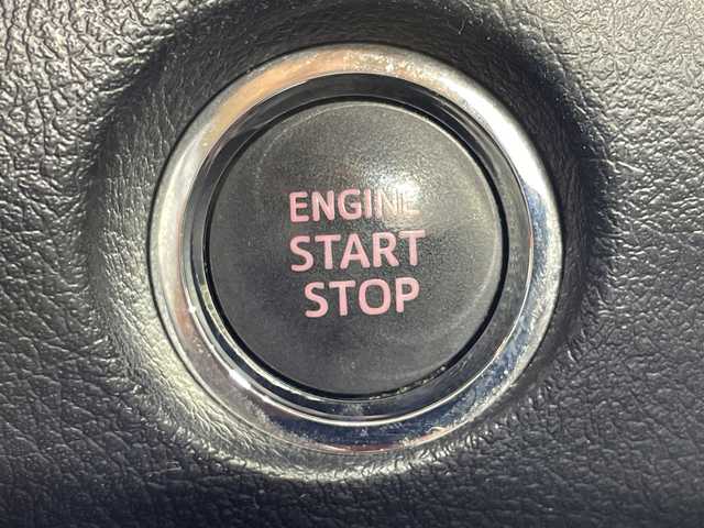 トヨタ シエンタ G クエロ 沖縄県 2017(平29)年 6.1万km クールボルドーガラスフレーク 県外仕入れ/禁煙車/両側パワースライド/純正ナビ/・ＣＤ／ＤＶＤ/・Ｂｌｕｅｔｏｏｔｈ／ワンセグＴＶ/バックカメラ/トヨタセーフティセンス/・レーンディパーチャー/・オートハイビーム/・プリクラクションセーフティー/ドライブレコーダー前/ビルトインＥＴＣ/ステアリングリモコン/LEDヘッドライト