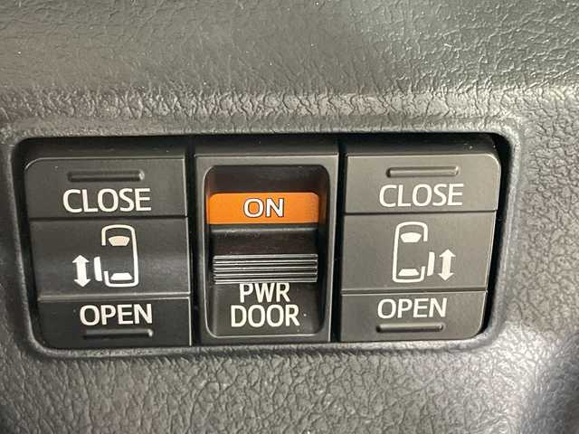 トヨタ シエンタ G クエロ 沖縄県 2017(平29)年 6.1万km クールボルドーガラスフレーク 県外仕入れ/禁煙車/両側パワースライド/純正ナビ/・ＣＤ／ＤＶＤ/・Ｂｌｕｅｔｏｏｔｈ／ワンセグＴＶ/バックカメラ/トヨタセーフティセンス/・レーンディパーチャー/・オートハイビーム/・プリクラクションセーフティー/ドライブレコーダー前/ビルトインＥＴＣ/ステアリングリモコン/LEDヘッドライト