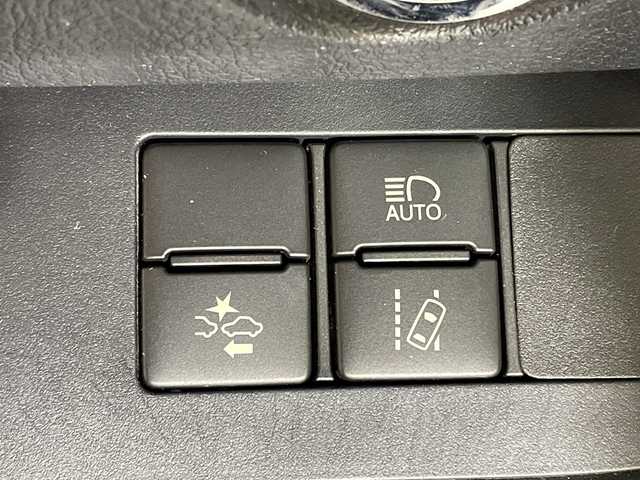 トヨタ シエンタ G クエロ 沖縄県 2017(平29)年 6.1万km クールボルドーガラスフレーク 県外仕入れ/禁煙車/両側パワースライド/純正ナビ/・ＣＤ／ＤＶＤ/・Ｂｌｕｅｔｏｏｔｈ／ワンセグＴＶ/バックカメラ/トヨタセーフティセンス/・レーンディパーチャー/・オートハイビーム/・プリクラクションセーフティー/ドライブレコーダー前/ビルトインＥＴＣ/ステアリングリモコン/LEDヘッドライト