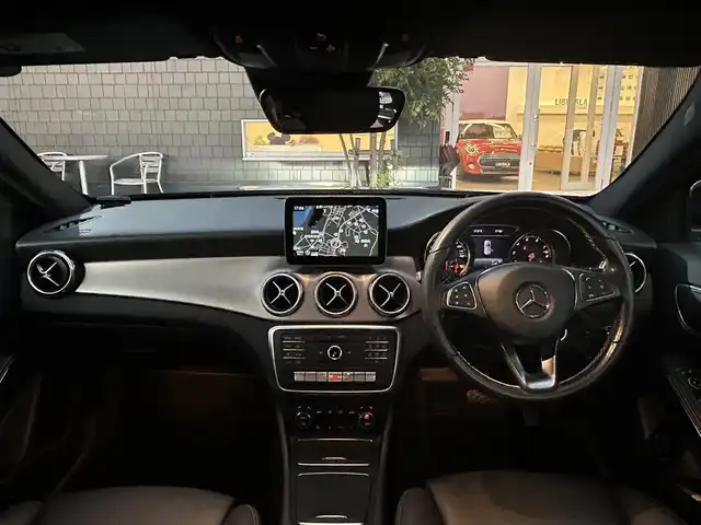 メルセデス・ベンツ ＧＬＡ１８０ 福岡県 2018(平30)年 2.6万km カバンサイトブルー レーダーセーフティパッケージ/アクティブセーフティブレーキ/レーンキープアシスト/ブラインドスポットモニター/黒革/前席シートヒーター/純正ナビ/Applecarplay/androidauto/フルセグTV/バックカメラ/Bluetooth/パワーバックドア/LEDライト/純正18インチアルミホイール/ETC