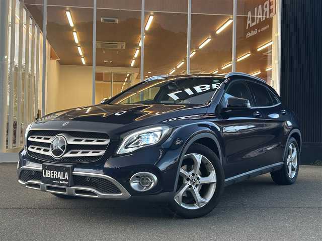 メルセデス・ベンツ ＧＬＡ１８０ 福岡県 2018(平30)年 2.6万km カバンサイトブルー レーダーセーフティパッケージ/アクティブセーフティブレーキ/レーンキープアシスト/ブラインドスポットモニター/黒革/前席シートヒーター/純正ナビ/Applecarplay/androidauto/フルセグTV/バックカメラ/Bluetooth/パワーバックドア/LEDライト/純正18インチアルミホイール/ETC