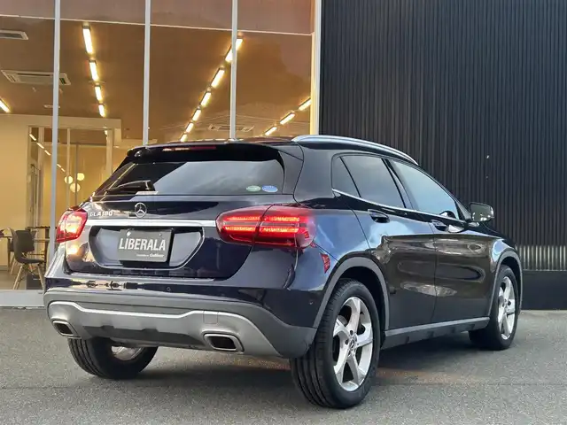メルセデス・ベンツ ＧＬＡ１８０ 福岡県 2018(平30)年 2.6万km カバンサイトブルー レーダーセーフティパッケージ/アクティブセーフティブレーキ/レーンキープアシスト/ブラインドスポットモニター/黒革/前席シートヒーター/純正ナビ/Applecarplay/androidauto/フルセグTV/バックカメラ/Bluetooth/パワーバックドア/LEDライト/純正18インチアルミホイール/ETC