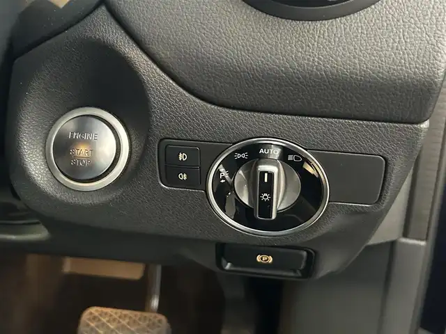 メルセデス・ベンツ ＧＬＡ１８０ 福岡県 2018(平30)年 2.6万km カバンサイトブルー レーダーセーフティパッケージ/アクティブセーフティブレーキ/レーンキープアシスト/ブラインドスポットモニター/黒革/前席シートヒーター/純正ナビ/Applecarplay/androidauto/フルセグTV/バックカメラ/Bluetooth/パワーバックドア/LEDライト/純正18インチアルミホイール/ETC