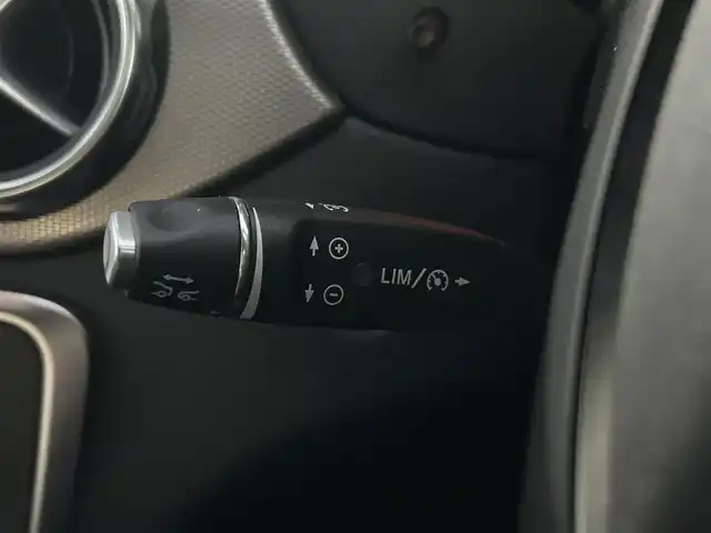 メルセデス・ベンツ ＧＬＡ１８０ 福岡県 2018(平30)年 2.6万km カバンサイトブルー レーダーセーフティパッケージ/アクティブセーフティブレーキ/レーンキープアシスト/ブラインドスポットモニター/黒革/前席シートヒーター/純正ナビ/Applecarplay/androidauto/フルセグTV/バックカメラ/Bluetooth/パワーバックドア/LEDライト/純正18インチアルミホイール/ETC