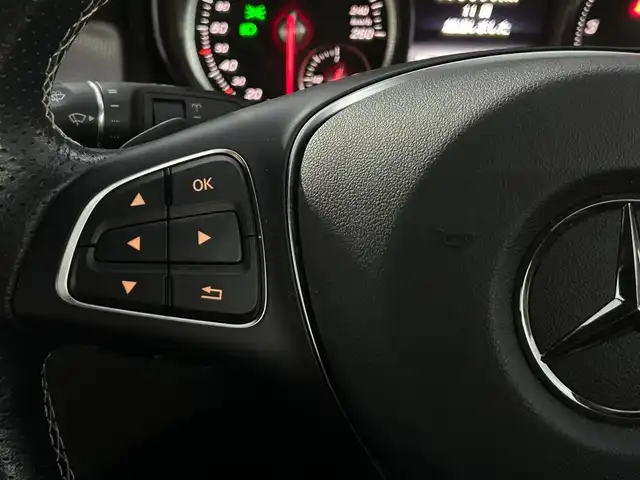 メルセデス・ベンツ ＧＬＡ１８０ 福岡県 2018(平30)年 2.6万km カバンサイトブルー レーダーセーフティパッケージ/アクティブセーフティブレーキ/レーンキープアシスト/ブラインドスポットモニター/黒革/前席シートヒーター/純正ナビ/Applecarplay/androidauto/フルセグTV/バックカメラ/Bluetooth/パワーバックドア/LEDライト/純正18インチアルミホイール/ETC