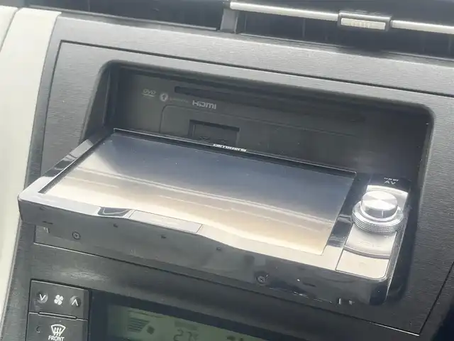 トヨタ プリウス S　LEDエディション 島根県 2011(平23)年 11.6万km ホワイトパールクリスタルシャイン 社外メモリナビ　/フルセグＴＶ　/ＤＶＤ再生　/Ｂｌｕｅｔｏｏｔｈ接続　/ビルトインＥＴＣ　/スマートキー　/プッシュスタート/横滑り防止装置　/アイドリングストップ　/純正ＬＥＤヘッドライト　/純正フロアマット