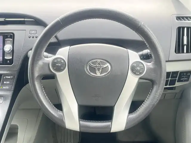 トヨタ プリウス S　LEDエディション 島根県 2011(平23)年 11.6万km ホワイトパールクリスタルシャイン 社外メモリナビ　/フルセグＴＶ　/ＤＶＤ再生　/Ｂｌｕｅｔｏｏｔｈ接続　/ビルトインＥＴＣ　/スマートキー　/プッシュスタート/横滑り防止装置　/アイドリングストップ　/純正ＬＥＤヘッドライト　/純正フロアマット