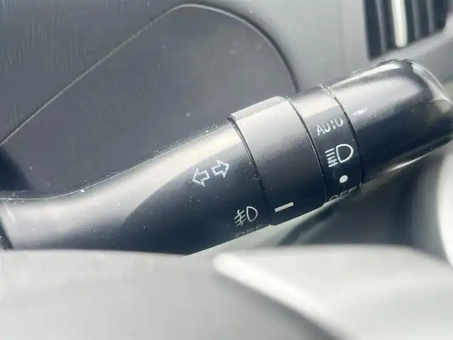 トヨタ プリウス S　LEDエディション 島根県 2011(平23)年 11.6万km ホワイトパールクリスタルシャイン 社外メモリナビ　/フルセグＴＶ　/ＤＶＤ再生　/Ｂｌｕｅｔｏｏｔｈ接続　/ビルトインＥＴＣ　/スマートキー　/プッシュスタート/横滑り防止装置　/アイドリングストップ　/純正ＬＥＤヘッドライト　/純正フロアマット