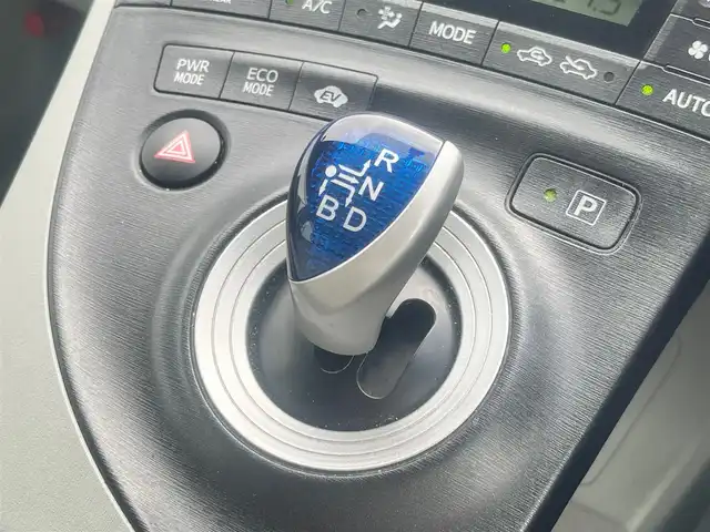 トヨタ プリウス S　LEDエディション 島根県 2011(平23)年 11.6万km ホワイトパールクリスタルシャイン 社外メモリナビ　/フルセグＴＶ　/ＤＶＤ再生　/Ｂｌｕｅｔｏｏｔｈ接続　/ビルトインＥＴＣ　/スマートキー　/プッシュスタート/横滑り防止装置　/アイドリングストップ　/純正ＬＥＤヘッドライト　/純正フロアマット
