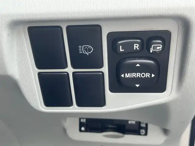 トヨタ プリウス S　LEDエディション 島根県 2011(平23)年 11.6万km ホワイトパールクリスタルシャイン 社外メモリナビ　/フルセグＴＶ　/ＤＶＤ再生　/Ｂｌｕｅｔｏｏｔｈ接続　/ビルトインＥＴＣ　/スマートキー　/プッシュスタート/横滑り防止装置　/アイドリングストップ　/純正ＬＥＤヘッドライト　/純正フロアマット