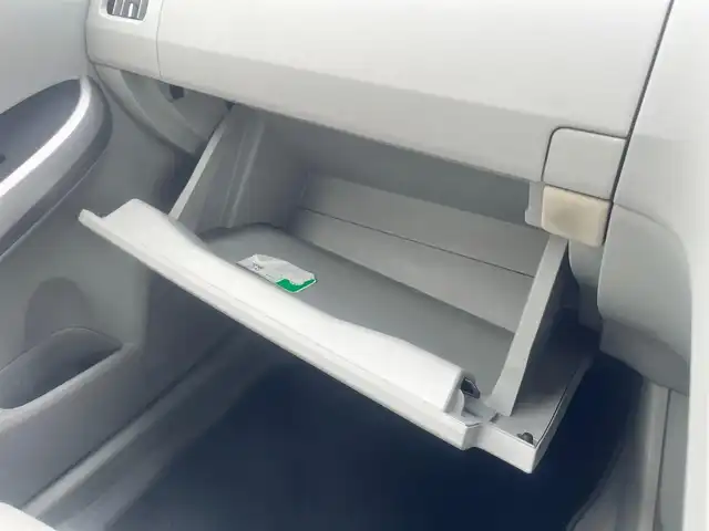 トヨタ プリウス S　LEDエディション 島根県 2011(平23)年 11.6万km ホワイトパールクリスタルシャイン 社外メモリナビ　/フルセグＴＶ　/ＤＶＤ再生　/Ｂｌｕｅｔｏｏｔｈ接続　/ビルトインＥＴＣ　/スマートキー　/プッシュスタート/横滑り防止装置　/アイドリングストップ　/純正ＬＥＤヘッドライト　/純正フロアマット