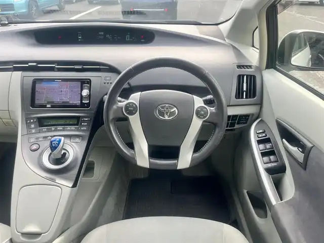 トヨタ プリウス S　LEDエディション 島根県 2011(平23)年 11.6万km ホワイトパールクリスタルシャイン 社外メモリナビ　/フルセグＴＶ　/ＤＶＤ再生　/Ｂｌｕｅｔｏｏｔｈ接続　/ビルトインＥＴＣ　/スマートキー　/プッシュスタート/横滑り防止装置　/アイドリングストップ　/純正ＬＥＤヘッドライト　/純正フロアマット