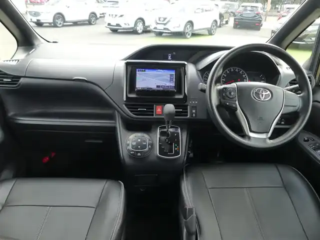 トヨタ ノア X 千葉県 2014(平26)年 8.2万km ダークシェリーマイカM 左パワースライドドア/右イージークローザードア/社外メモリーナビ/地デジTV/【DVD/CD再生機能　Bluetooth接続】/バックカメラ/後席用モニター/ETC/LEDヘッドライト/フォグライト/ウインカーミラー/スマートキー