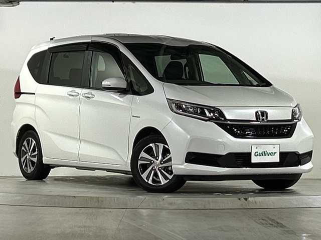 ホンダ フリード ハイブリット G ホンダセンシング 広島県 2022(令4)年 3.9万km プラチナホワイトパール 禁煙/純正Gathersナビ/（Bluetooth/CD/IPod/SD）/ホンダセンシング/・衝突軽減ブレーキ/・路外逸脱抑制機能/・車線維持支援システム/・アダプティブクルーズコントロール/・歩行者事故低減ステアリング/・誤発進抑制機能/・後方誤発進抑制機能/・標識認識機能/・先行者発進お知らせ機能/両側パワースライドドア/バックカメラ/LEDヘッドライト/オートリトラミラー/三列シート/ウォークスルー/純正フロアマット/純正前後ドライブレコーダー/前席シートヒーター