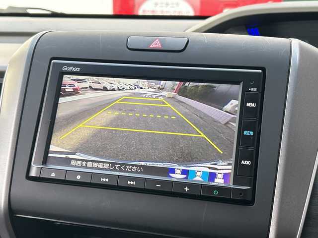 ホンダ フリード ハイブリット G ホンダセンシング 広島県 2022(令4)年 3.9万km プラチナホワイトパール 禁煙/純正Gathersナビ/（Bluetooth/CD/IPod/SD）/ホンダセンシング/・衝突軽減ブレーキ/・路外逸脱抑制機能/・車線維持支援システム/・アダプティブクルーズコントロール/・歩行者事故低減ステアリング/・誤発進抑制機能/・後方誤発進抑制機能/・標識認識機能/・先行者発進お知らせ機能/両側パワースライドドア/バックカメラ/LEDヘッドライト/オートリトラミラー/三列シート/ウォークスルー/純正フロアマット/純正前後ドライブレコーダー/前席シートヒーター