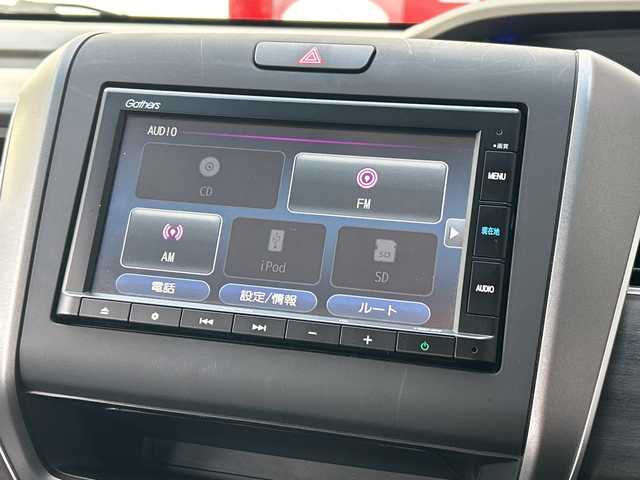 ホンダ フリード ハイブリット G ホンダセンシング 広島県 2022(令4)年 3.9万km プラチナホワイトパール 禁煙/純正Gathersナビ/（Bluetooth/CD/IPod/SD）/ホンダセンシング/・衝突軽減ブレーキ/・路外逸脱抑制機能/・車線維持支援システム/・アダプティブクルーズコントロール/・歩行者事故低減ステアリング/・誤発進抑制機能/・後方誤発進抑制機能/・標識認識機能/・先行者発進お知らせ機能/両側パワースライドドア/バックカメラ/LEDヘッドライト/オートリトラミラー/三列シート/ウォークスルー/純正フロアマット/純正前後ドライブレコーダー/前席シートヒーター